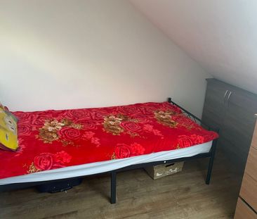 Room in a Shared House, London, E13 - Photo 5