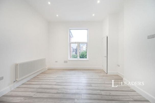 3 bedroom flat to rent - Photo 1