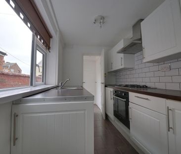 2 bedroom terraced house to rent - Photo 4