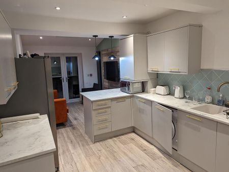 1 bedroom in a house share to rent - Photo 3