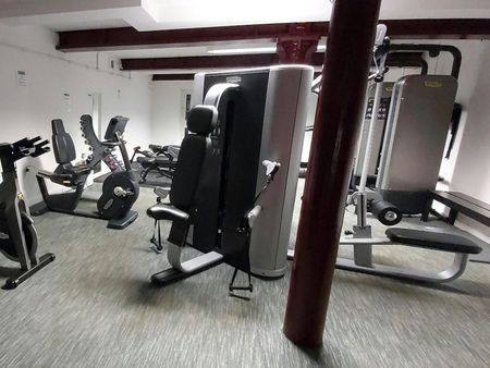 Flat to rent on - Photo 2