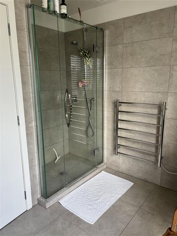 PARNEL CUTIE - 1 BEDROOM APARTMENT - Photo 2