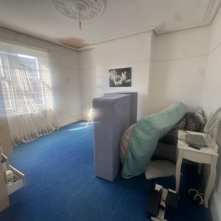 3 bedroom flat to rent - Photo 1