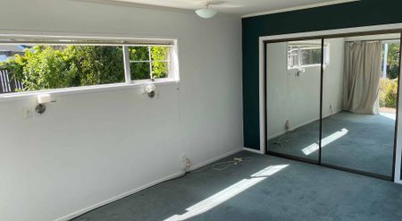 Single Level And Sunny - Photo 2