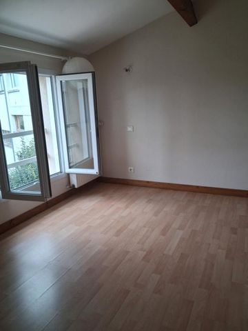 Location Maison 3 pièces 55m² SAINTES 17100 - Photo 2