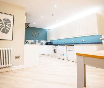 UK Award Winning, exceptionally high standard, design-led, immacula... - Photo 5