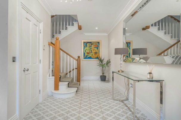 Martineau Drive, TW1, London - Photo 1