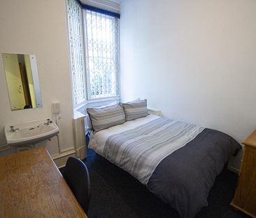 12 bedroom semi-detached house to rent - Photo 1