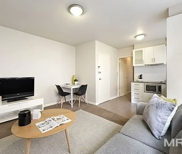 Boutique apartment in prime South Yarra location - Photo 1