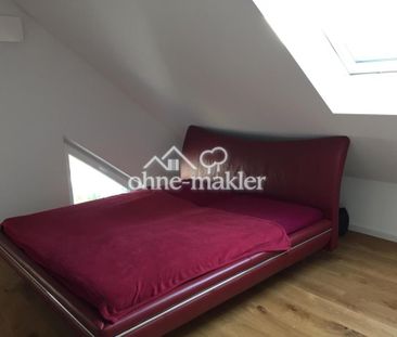Schöne Dachgeschosswohnung mit einer großen Terasse und Bergsicht - Photo 4