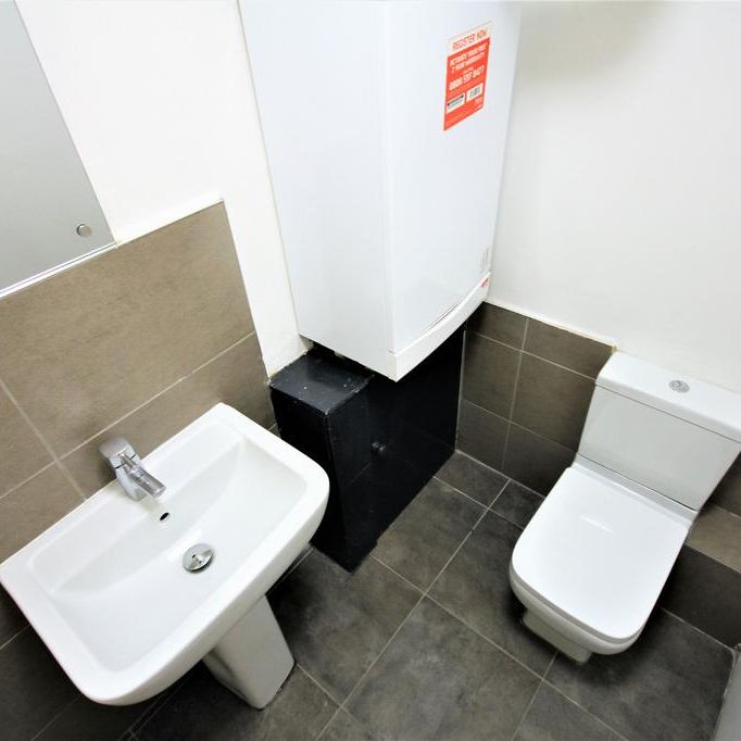 4 bedroom terraced house to rent - Photo 1