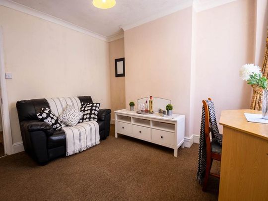 2 bedroom house to rent - Photo 1