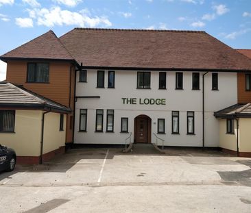 The Lodge, New Penkridge Road 133 New Penkridge Road, Cannock, Staffordshire - Photo 2