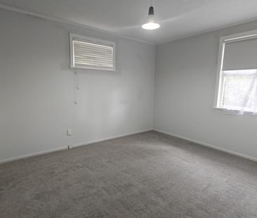 Property Management37 Cobham Crescent, Kelston - House for Rent - Photo 3