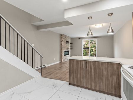 For Lease - 880 Broadview Avenue Unit# 2, Toronto, Ontario - Photo 2