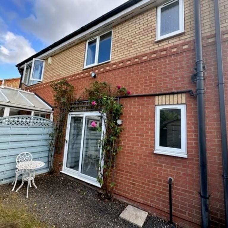 1 bedroom semi-detached house to rent - Photo 1