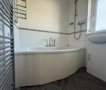 3 bedroom Terraced House To Let - Photo 4