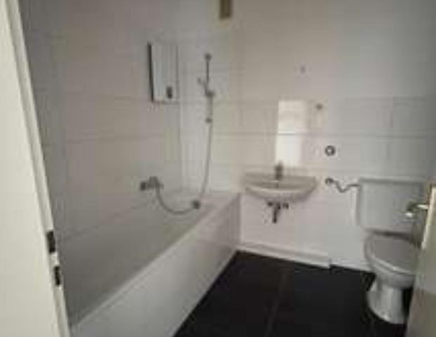 *2 Monate Kaltmiete frei* Ansprechende Dachgeschosswohnung in ruhiger Lage von Gelsenkirchen - Photo 1