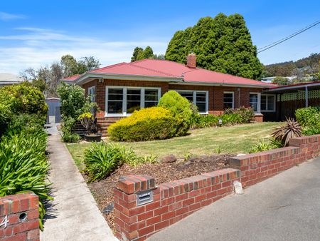 34 Earl Street Sandy Bay TAS 7005 Australia - Photo 3