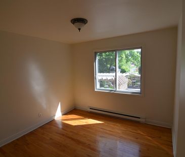 Montréal – Ahuntsic – Appartement 3 1/2 à louer sur la promenade Fl... - Photo 4