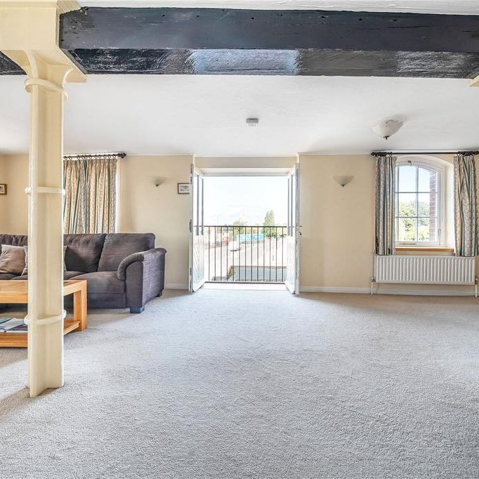 4 bedroom flat to rent - Photo 1