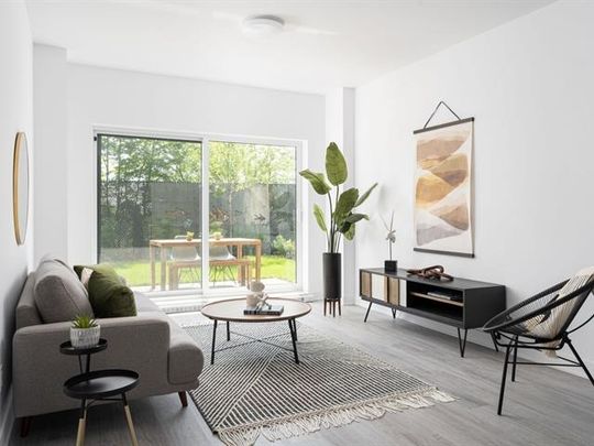 1000 Rue de Port Royal E. - Photo 1