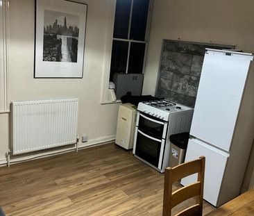 2 Bed Flat, Merseyside, CH41 - Photo 3