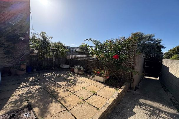 6 bedroom terraced house to rent - Photo 1