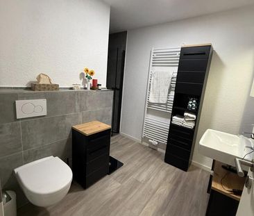 Moderne 2-Zimmer-Wohnung im 1.OG mit Terrasse, hochwertiger Küche - Photo 1