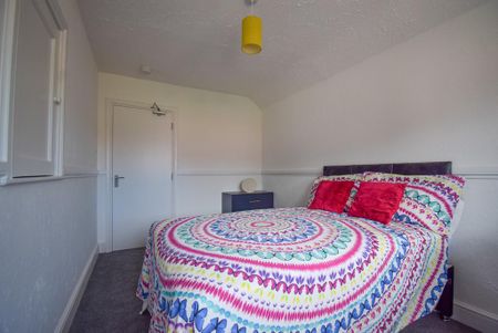 6 bedroom end of terrace house to rent - Photo 5