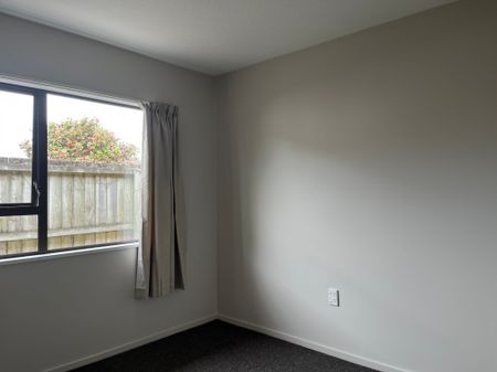 3-bedroom unit in the heart of Hillmorton! - Photo 2
