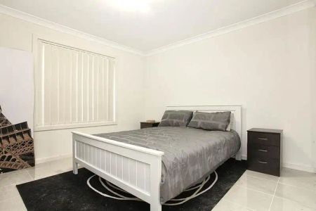 “MODERN 2 BEDROOM HOME!” - Photo 2