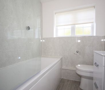 Hanover Court, Woking - Photo 3