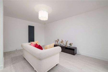 A bright and spacious two bedroom apartment with balcony and parking space in the desirable Old Town area of Edinburgh. - Photo 2