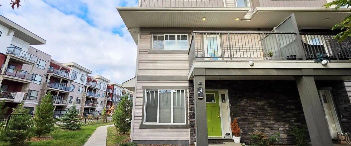 Bright Corner-Unit Townhouse with Balcony & Double Garage — 3 Bedrooms+ Den Townhouse - Photo 1