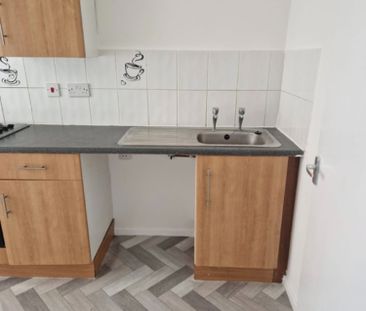 1 Bed Flat, Balmoral Road, L6 - Photo 2