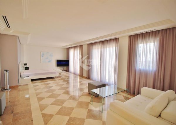 Luxury 2 bedrooms Penthouse Duplex for rent in Nueva Andalucia