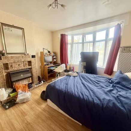 1 bedroom in a house share to rent - Photo 2