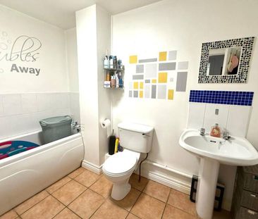 Partly Furnished 2 Bedroom 1st Floor Apartment - Photo 6