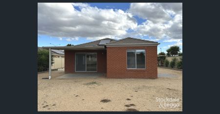 FOUR BEDROOM HOME NEAR SCHOOLS - Photo 5