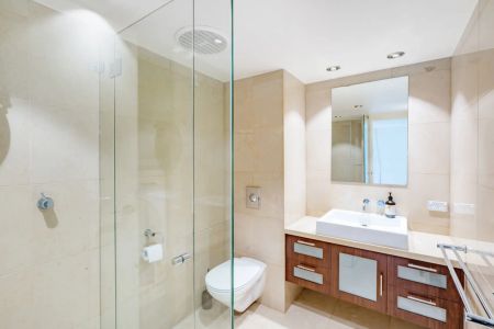 Three Bedroom Loft Apartment - Photo 5