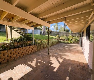 Well Maintained Family Home with Flexible Living & Entertainer’s Deck - Photo 4