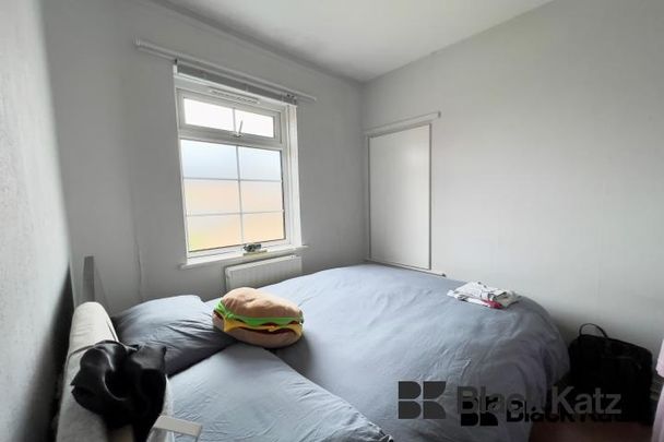 Recently refurbished & offering 730 sq.ft of living and entertaining space - Photo 1