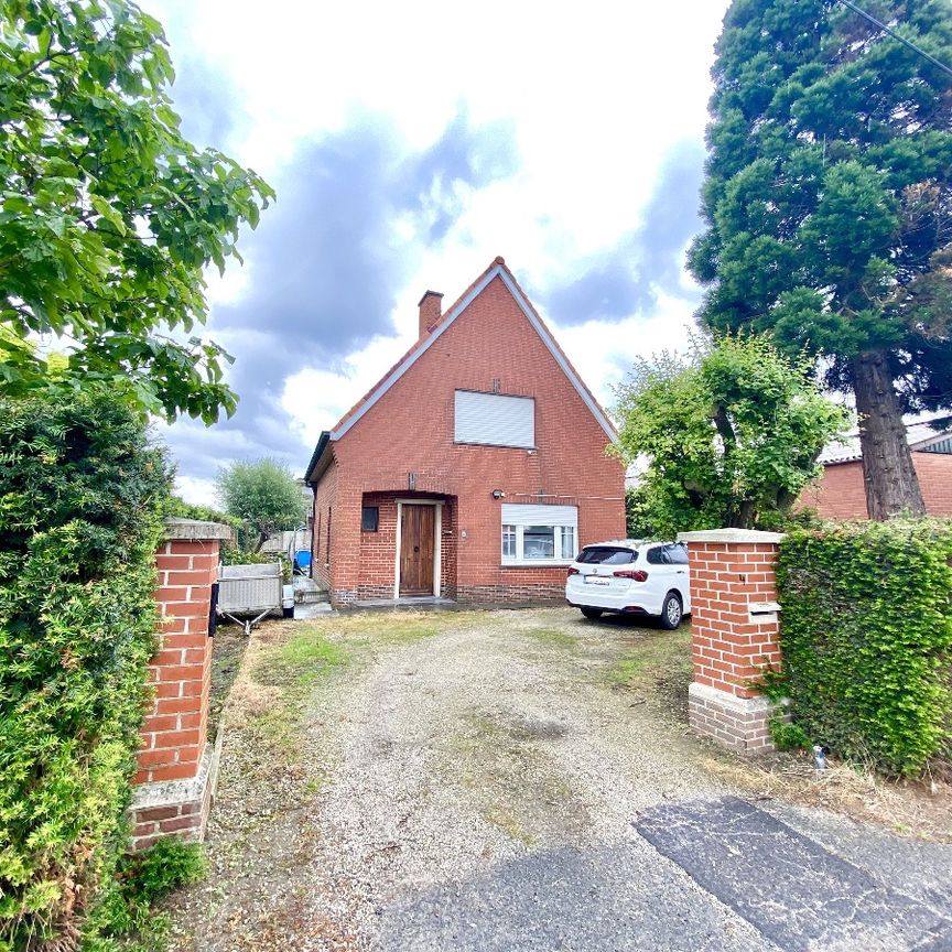 Woning met 2 slaapkamers, garage en tuin te Moorsele. - Photo 1