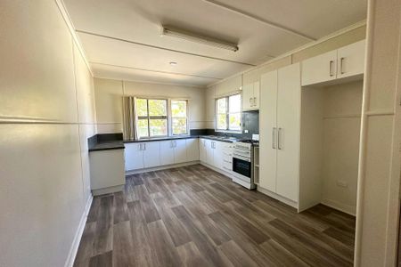 Spacious Family Home in Great Location! - Photo 5