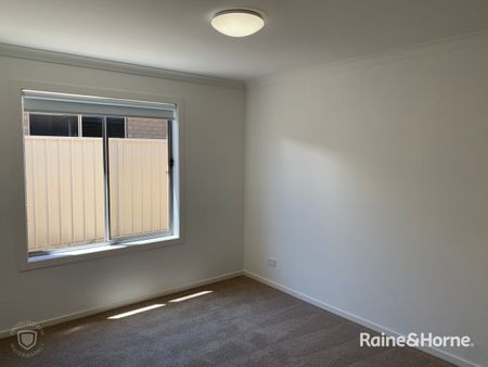 4 Bedroom Home with Large Yard - Photo 3