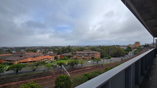 Security two-bedroom apartment with magnificent views - Photo 1