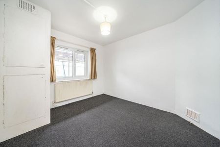 3 bedroom flat to rent - Photo 3