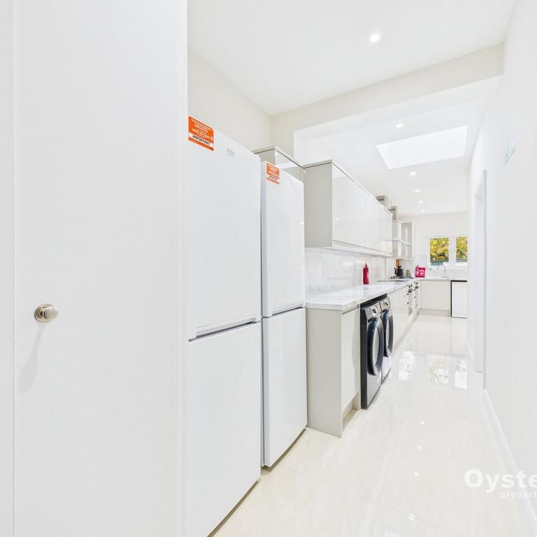 1 bedroom in a house share to rent - Photo 1