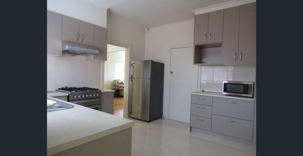 Bright, Spacious Living - What a Location - Photo 1